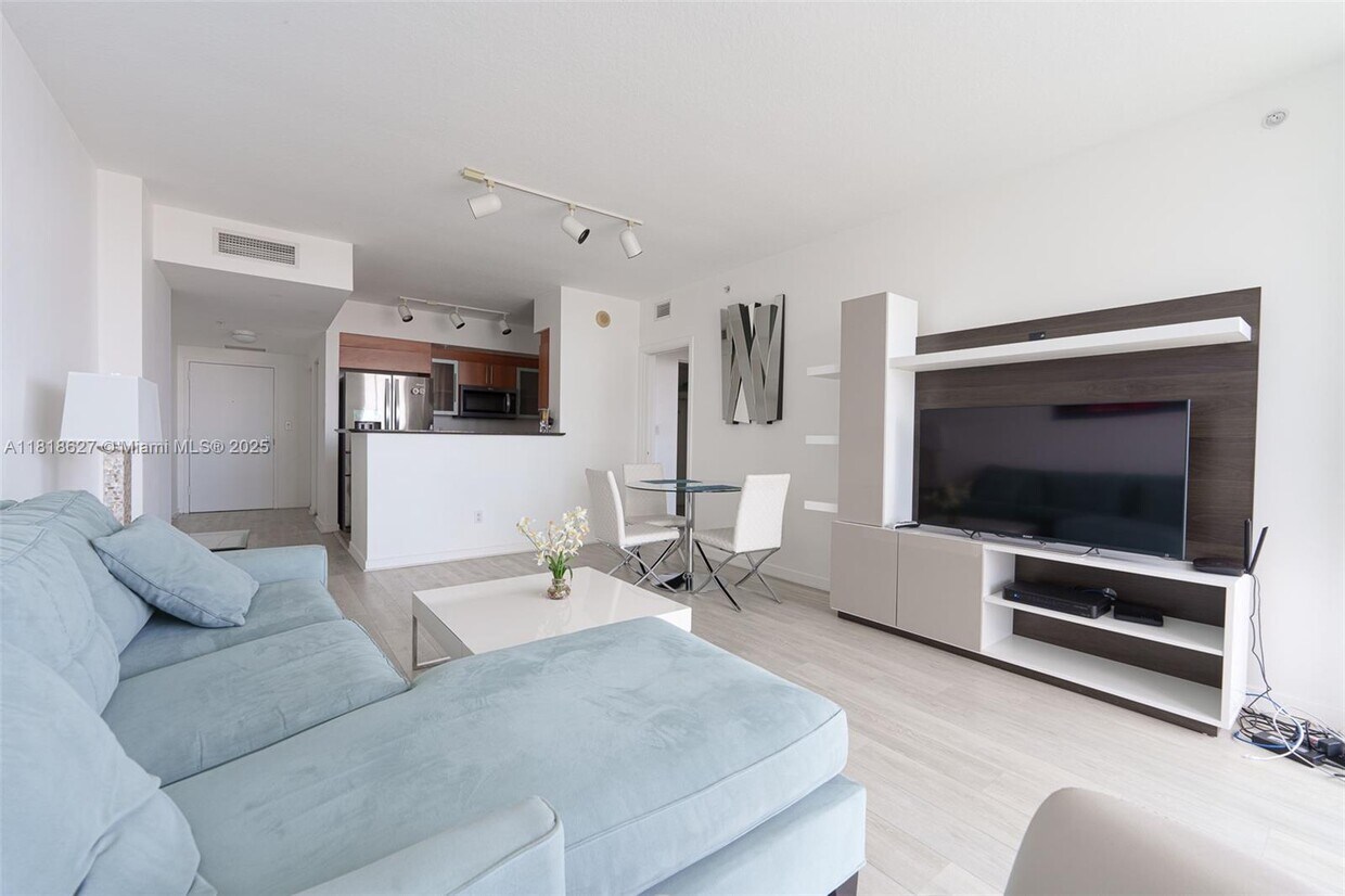 Foto principal - 335 S Biscayne Blvd