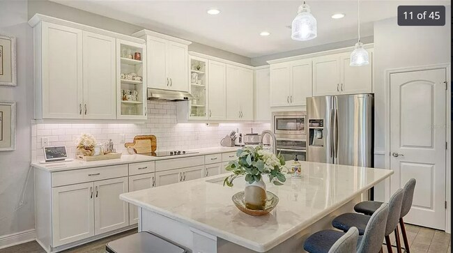 Cocina estilo gourmet - 727 129th St NE