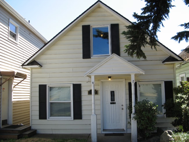 Building Photo - 2503 Oakes Ave