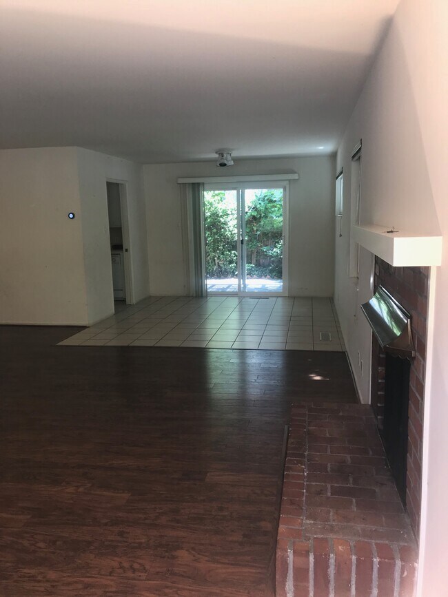 Foto del edificio - 385 Oak Grove Ave
