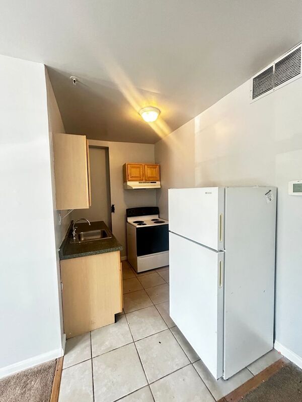 Building Photo - 307 Dolphin St