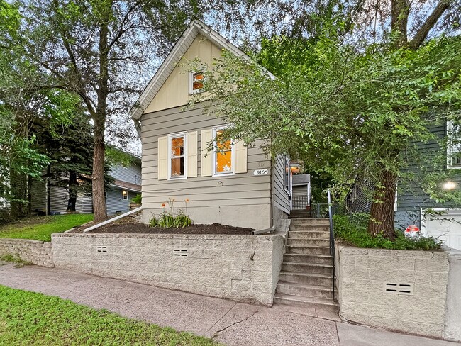 Foto del edificio - 916 Farrington St