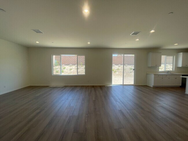 Building Photo - Victorville New Construction 5 bedroom!