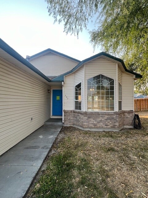 Foto principal - 3 Bed 2 Bath in Nampa!