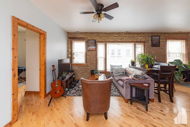 Foto del edificio - 1622 W Columbia Ave