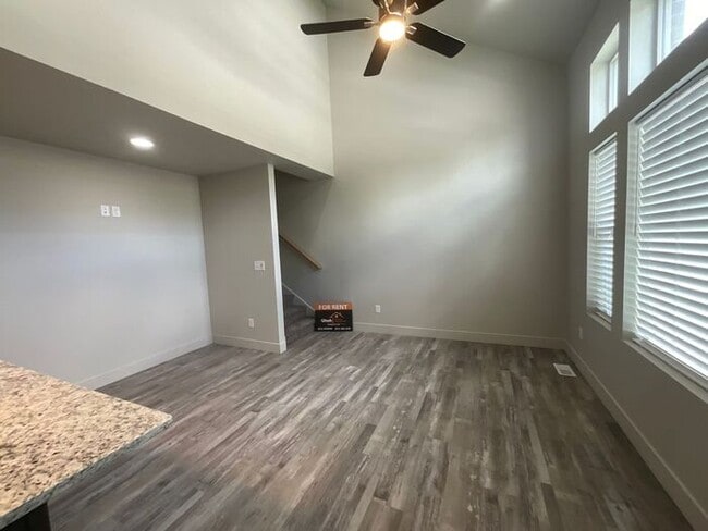 Foto del edificio - 2 bedroom 2 1/2 bath townhouse