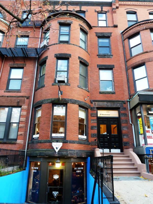 Foto del edificio - 302 Newbury St