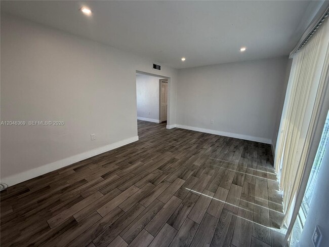 Foto del edificio - 835 SE 12th St