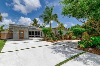 Building Photo - 1521 SW 5th Ct