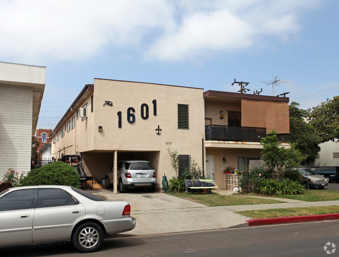 Primary Photo - 1601 Barry Ave