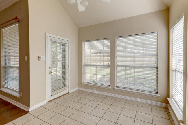 Foto del edificio - 4604 Gladiola Ln