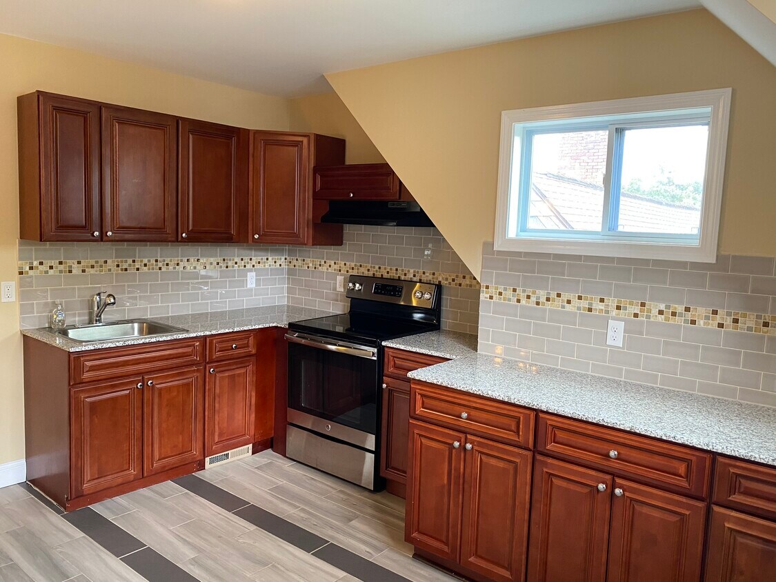 Kitchen - 149 Lincoln St