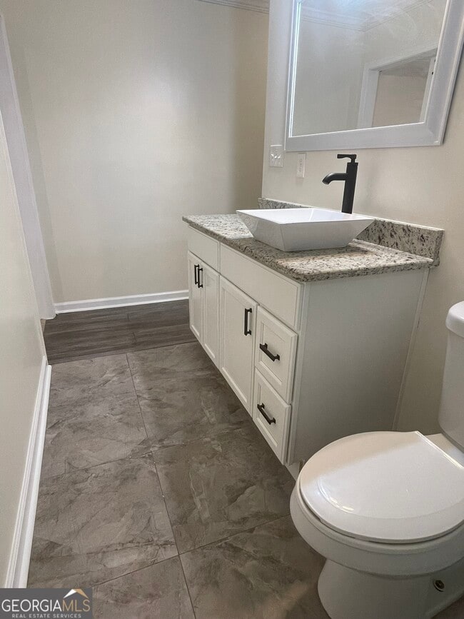 Building Photo - 1833 Phillips Ave