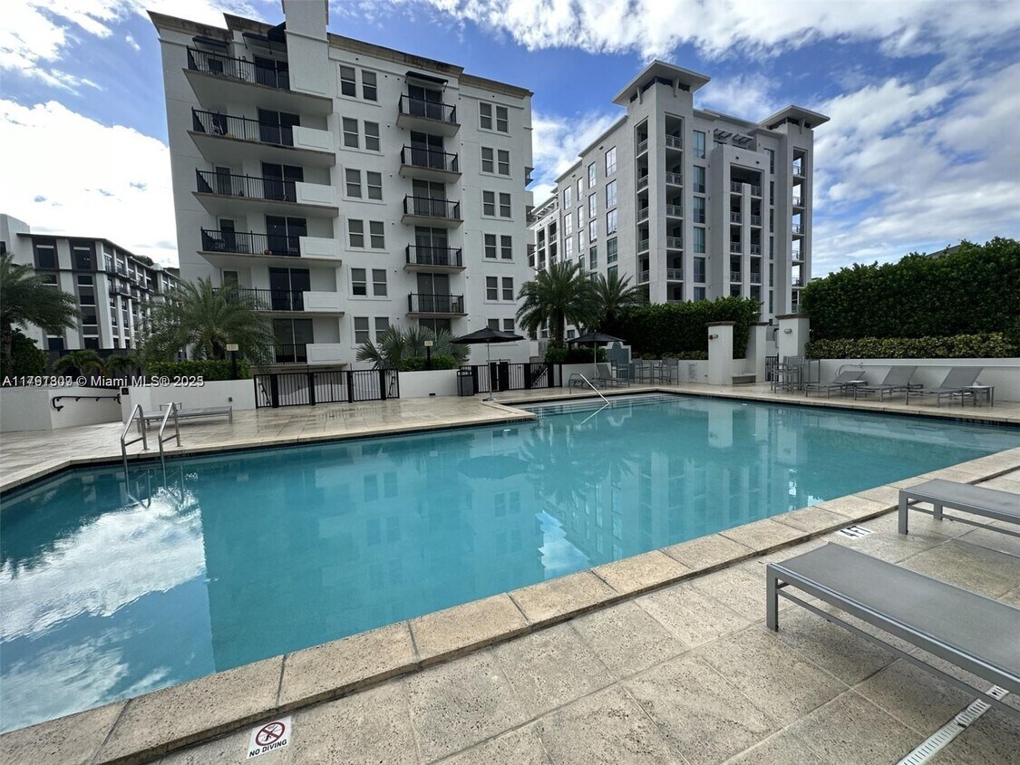 Foto principal - 4100 Salzedo St