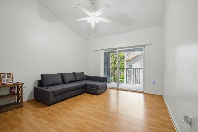 Foto del edificio - 11133 SW 8th St