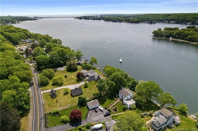 Foto del edificio - 214 Niantic River Rd