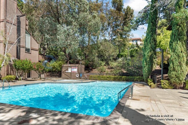 Foto del edificio - 3335 Brittan Ave