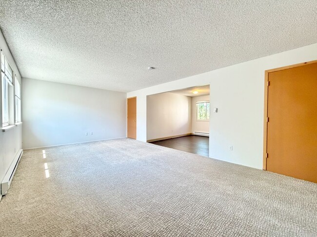 Building Photo - 10525 Midvale Ave N