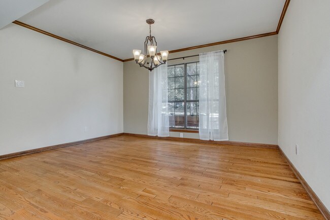 Foto del edificio - SHORT TERM 7 - 9 MONTH LEASE