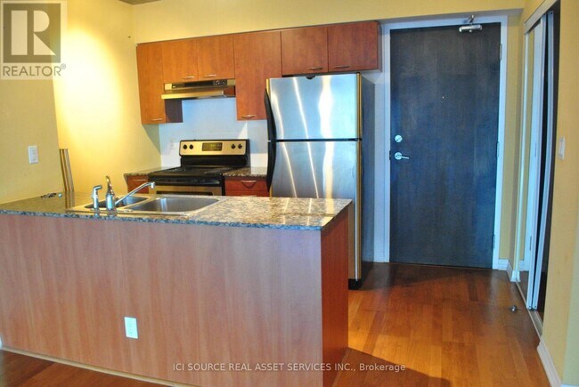 Photo du bâtiment - 22 Wellesley St E