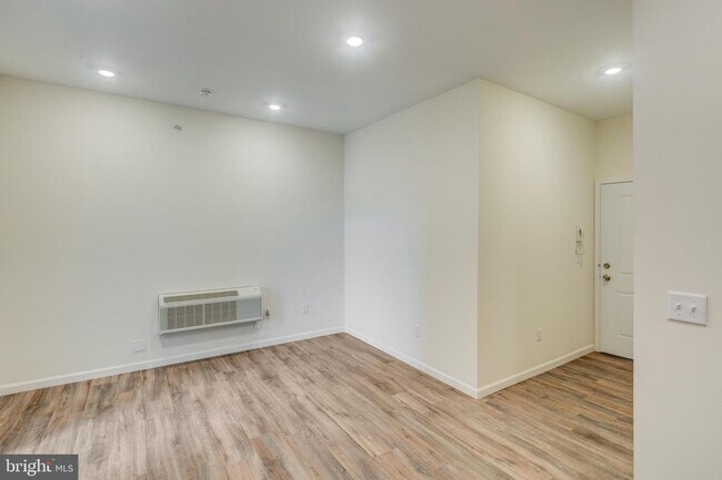 Building Photo - 317 N 52nd St
