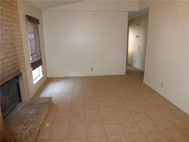 Building Photo - 7208 Lilac Ln