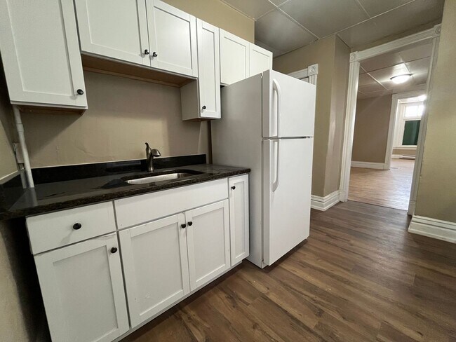 Foto del edificio - 904-906 Burr St