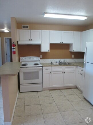 Building Photo - 800 N Fiske Blvd