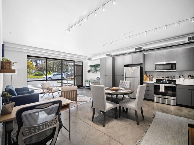 Building Photo - 3003 E 30th Ave