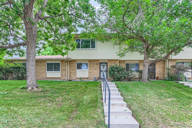 Foto del edificio - Charming 3 Bedroom 2 Bath Townhome In Aurora!