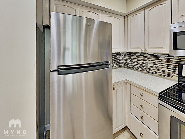 Foto del edificio - 2530 15th Ave W