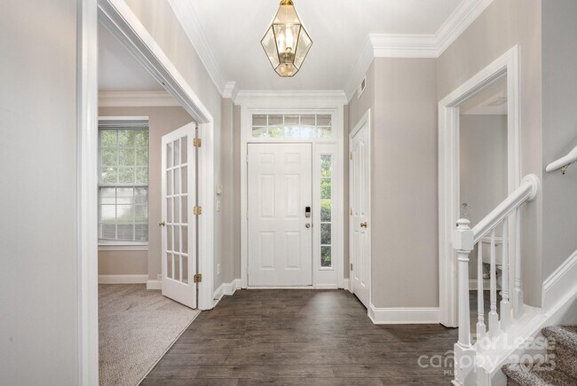 Foto del edificio - 6721 Charter Hills Rd