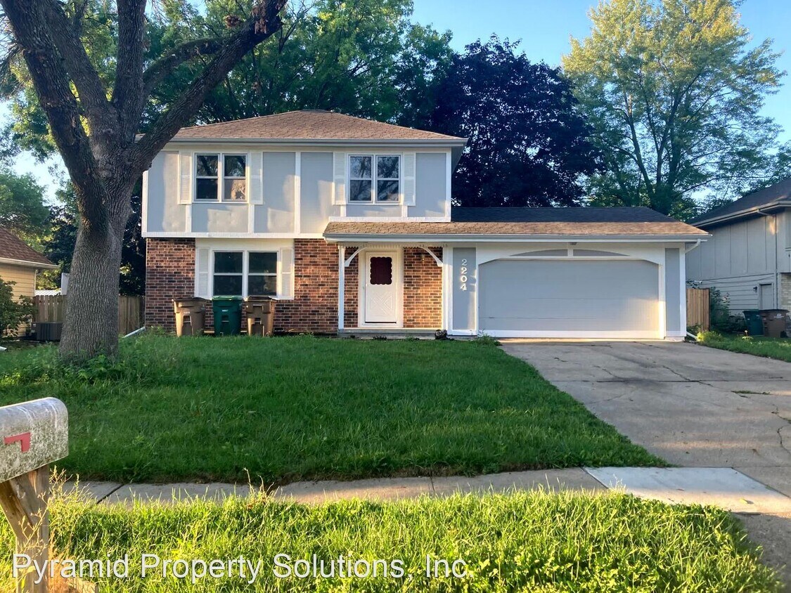 4 br, 1.5 bath House 2204 Camelot Ct House Rental in Altoona, IA
