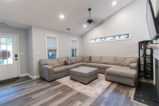 Foto del edificio - 330 Downing Creek Trail
