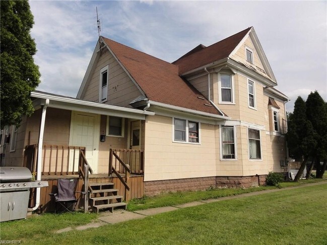 Building Photo - 600 W Main St