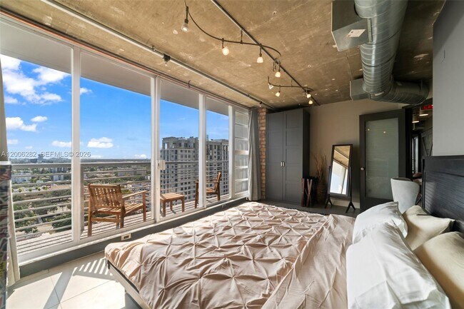 Foto del edificio - 1720 Harrison St