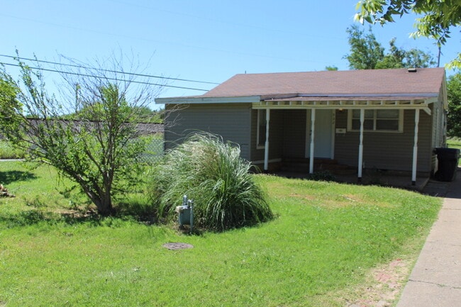 Building Photo - 902 NW 99th St