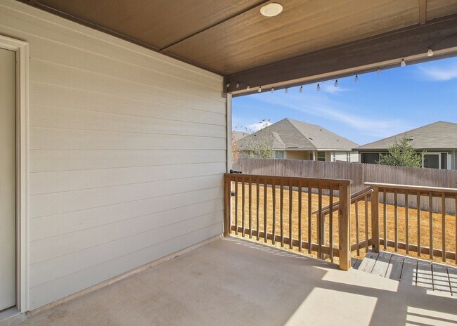 Building Photo - 4 Bedroom Home with Quartz Island Kitchen and Covered Patio