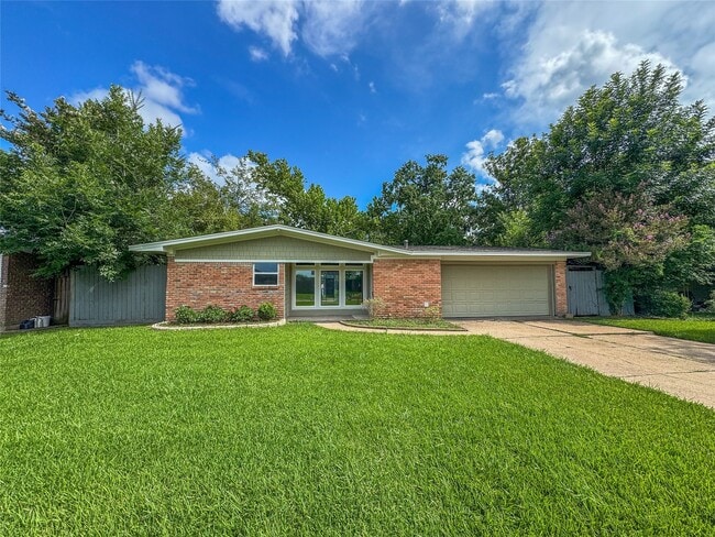 Building Photo - 2309 Bayou Dr