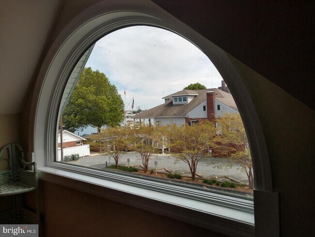 Building Photo - 14560 Solomons Island Rd S