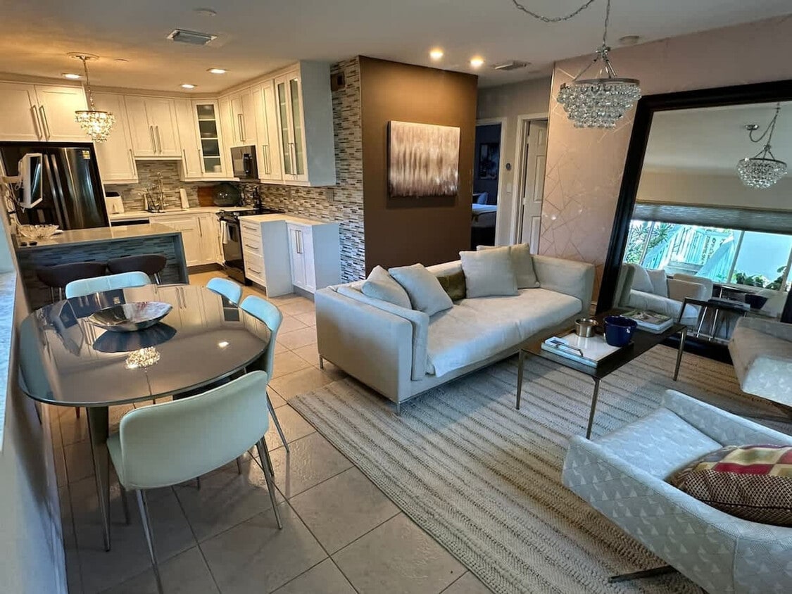 Foto principal - 1006 NE 14th Pl