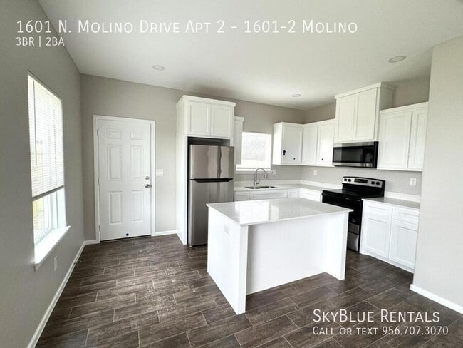 Building Photo - 1601 Molino Dr