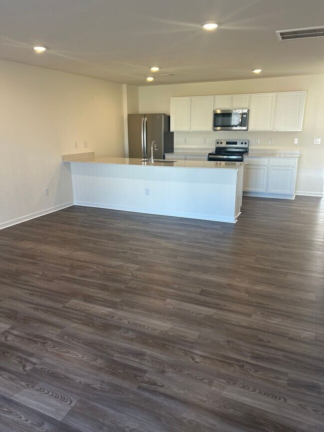 Foto del edificio - Brand New townhome in the heart of Newton!