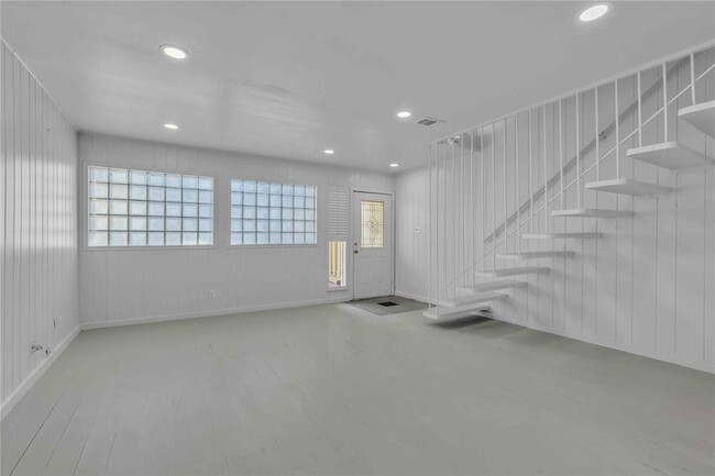 Foto del edificio - 5210 Woodrow Ave