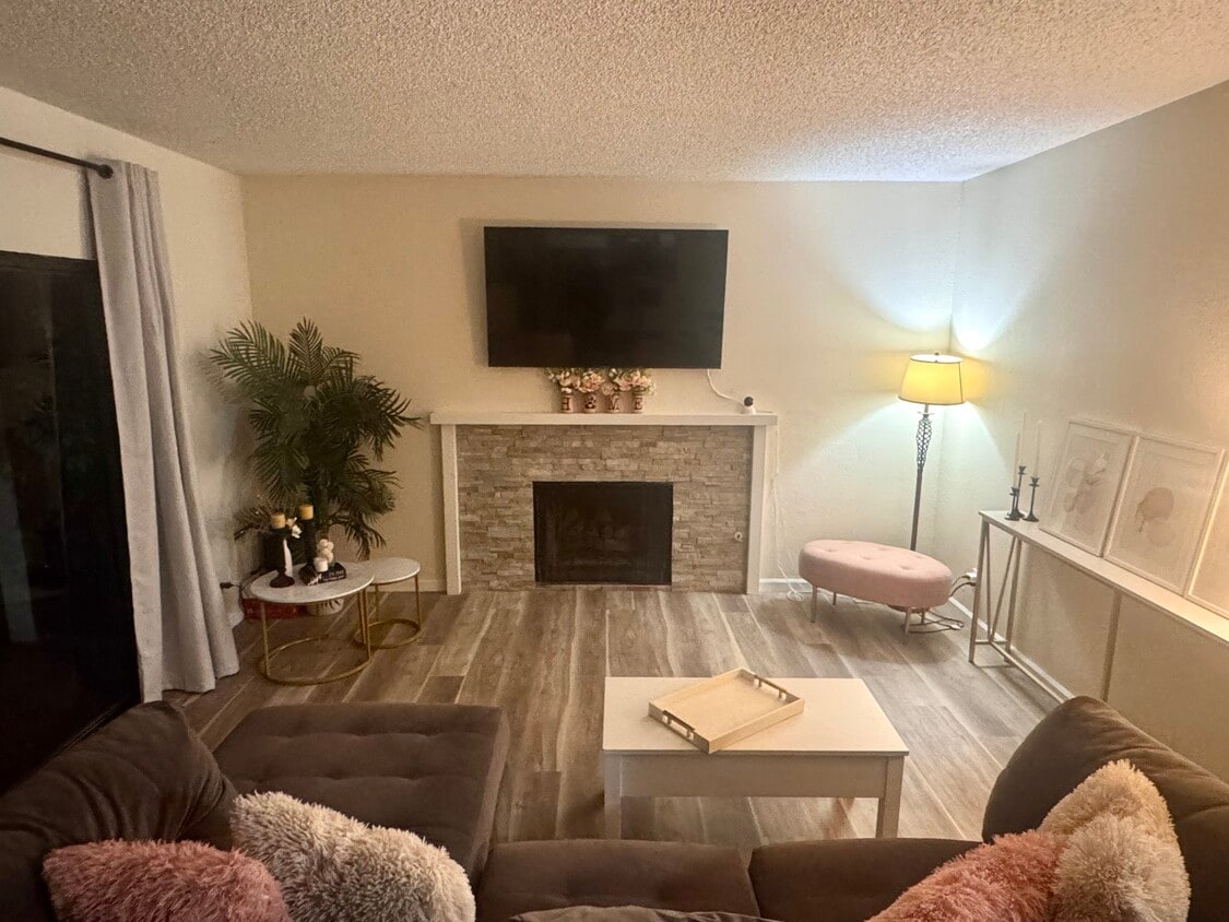 Living room - 21071 Gary Dr