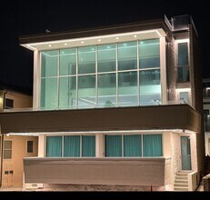 Building Photo - 1421 E Seal Way