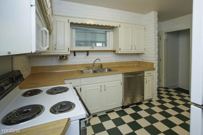 Building Photo - 2701 Applelane Ave