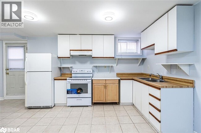 Building Photo - 66 Carley Crescent