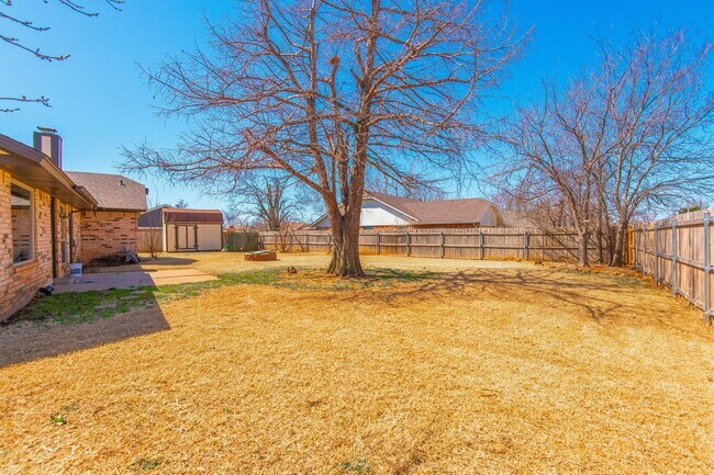Building Photo - 1321 Kelly Park Rd