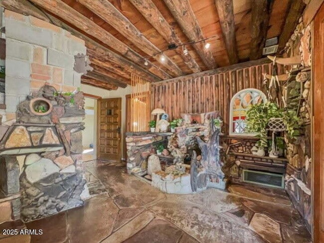 Building Photo - 100 E Glade Ln